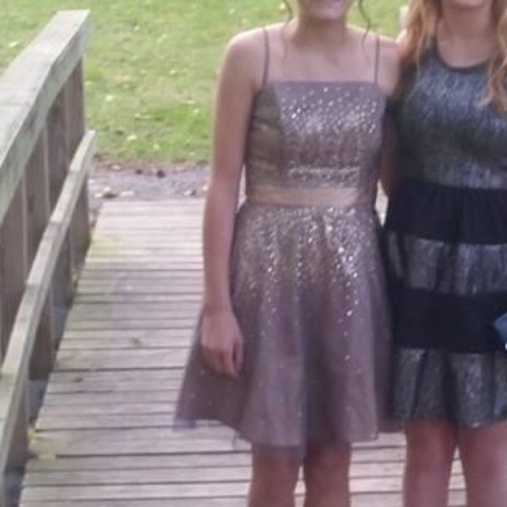 Sz 7/8 Homecoming Prom dress tan gold